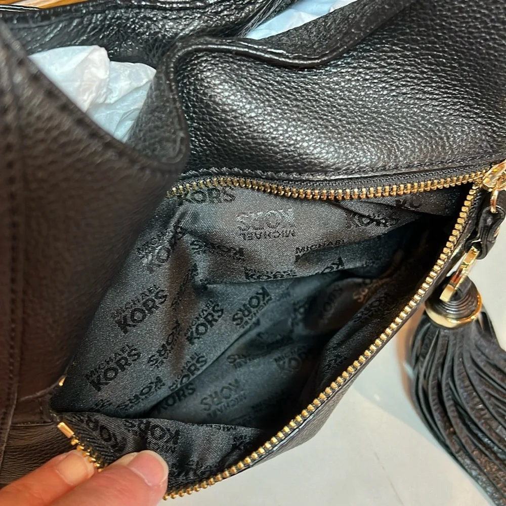 EUC Michael Kors tassel hobo black, pebble leather, satchel shoulder bag